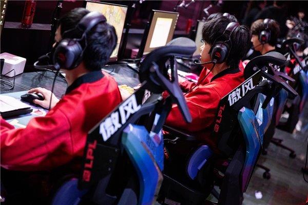 业赛指定用椅 傲风G7凭啥这么火瓦利棋牌明星直播同款 英雄联盟职(图5)